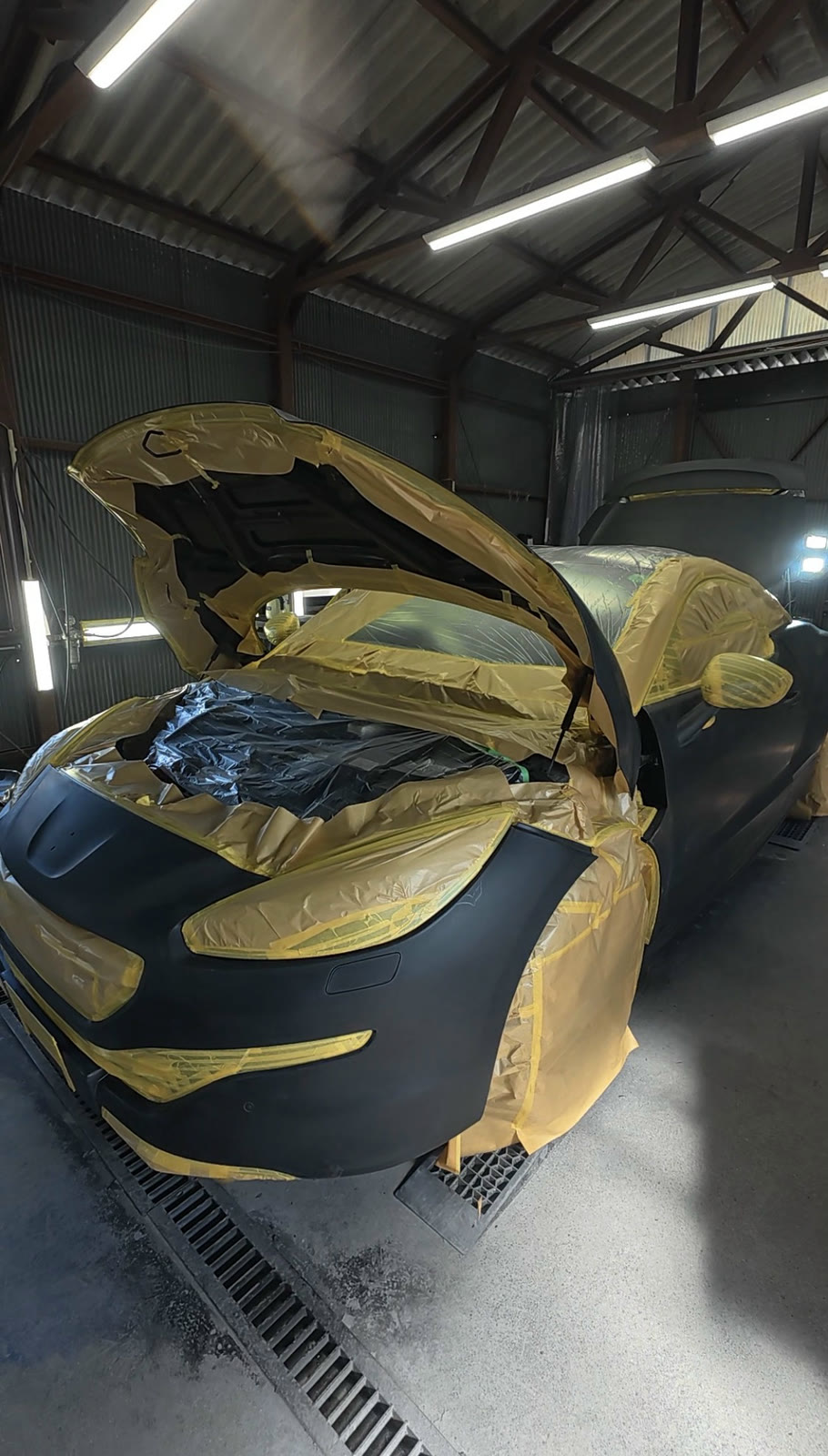 プジョーRCZ 全塗装 マスキング 施工中 ブース