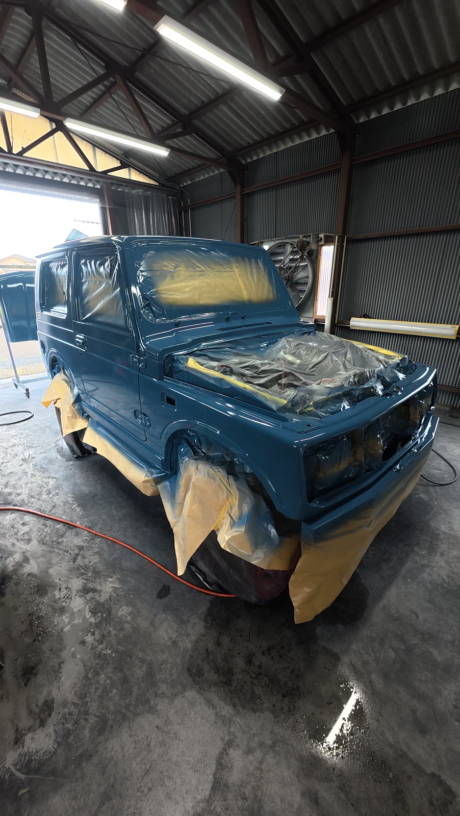 スズキ ジムニー マスキング中 塗装作業