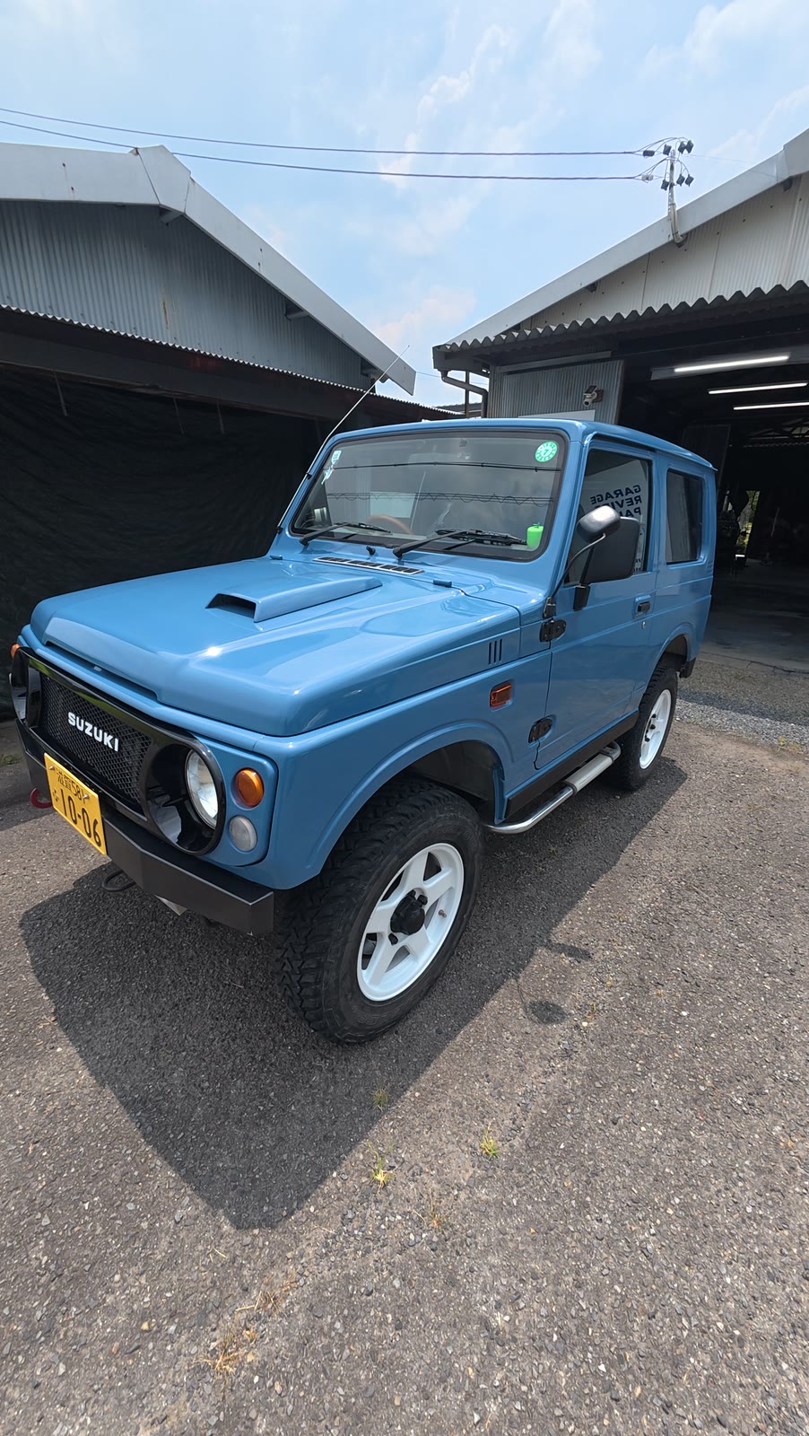 スズキ ジムニー オールペン完成 屋外 プロフェッショナルブルー